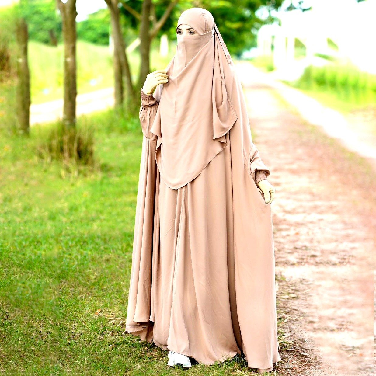 Floor Touch Long Abaya-ফ্লোর টাচ লং আবায়া Floor Touch Long Abaya-ফ্লোর টাচ লং আবায়া